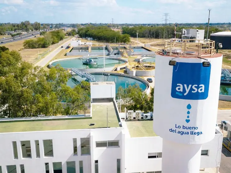 El Gobierno lanzó la licitación para privatizar AySA y vender el 90% de las acciones estatales