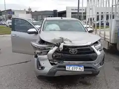 Nuevo choque en la 226: dos camionetas colisionaron en la rotonda de Espora