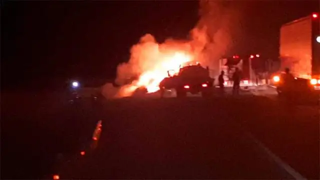 Hombre murió calcinado tras choque e incendio de un auto y un camión