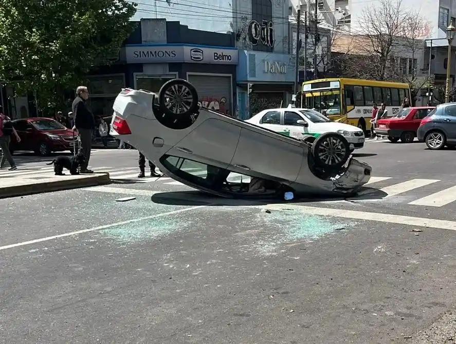 Persecución y vuelco en La Plata