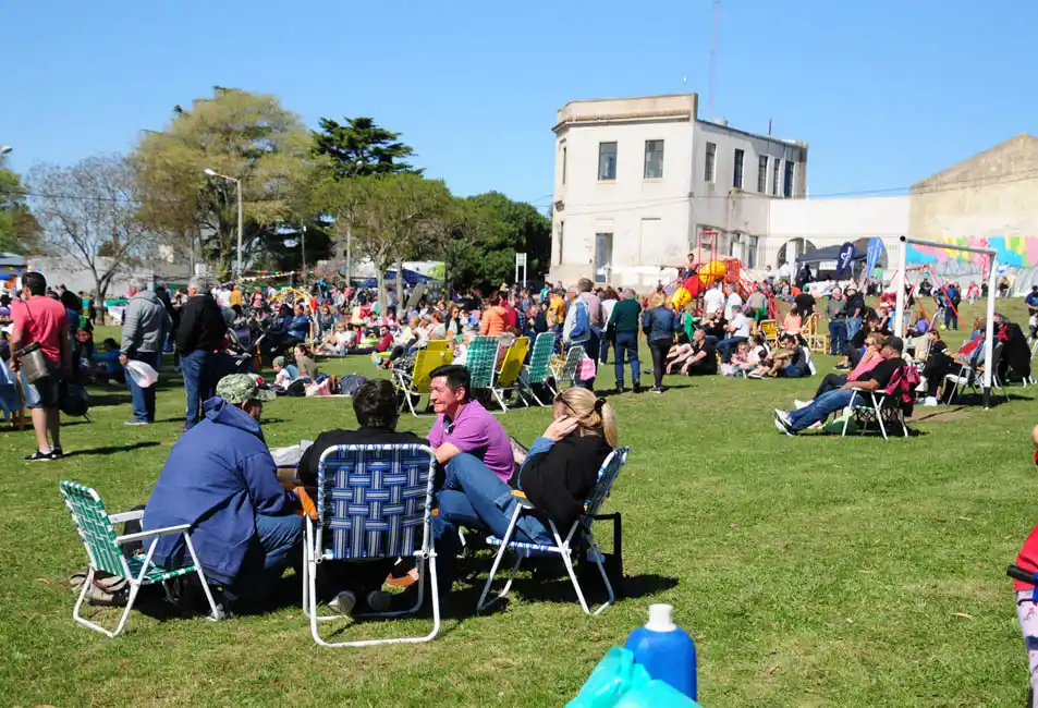 Con homenajes y actividades, la Fiesta del Picapedrero convocó al público en Cerro Leones 