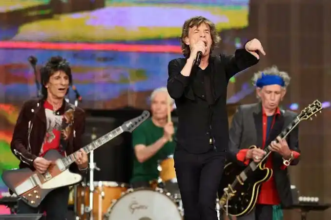 Mirá el póster de los Stones que prohibieron en subtes y colectivos 
