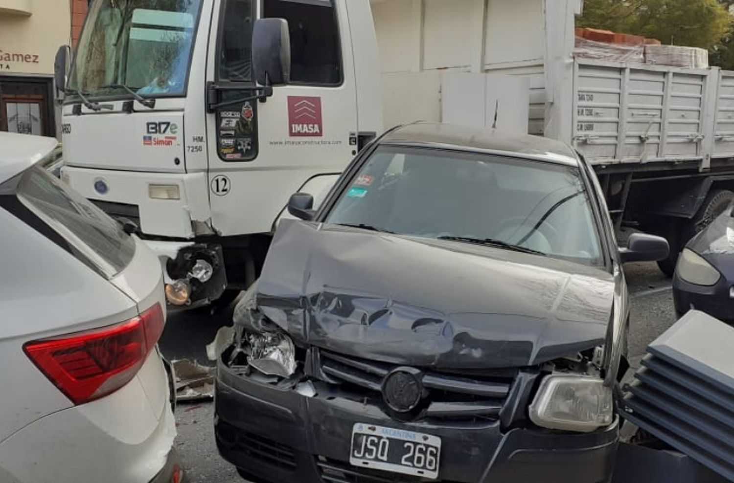 Triple choque en pleno macrocentro de Mar del Plata