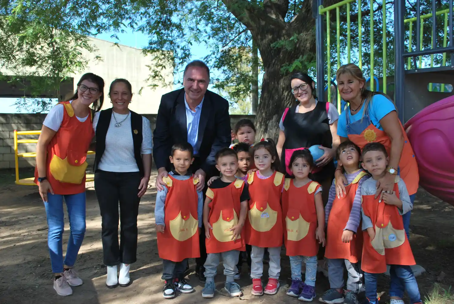 El ministro de Educación, Horacio Ferreyra, junto a Bertotti recorrió instituciones educativas locales.