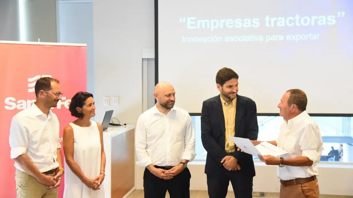El gobernador presentó en Armstrong un programa para fortalecer la exportación santafesina.