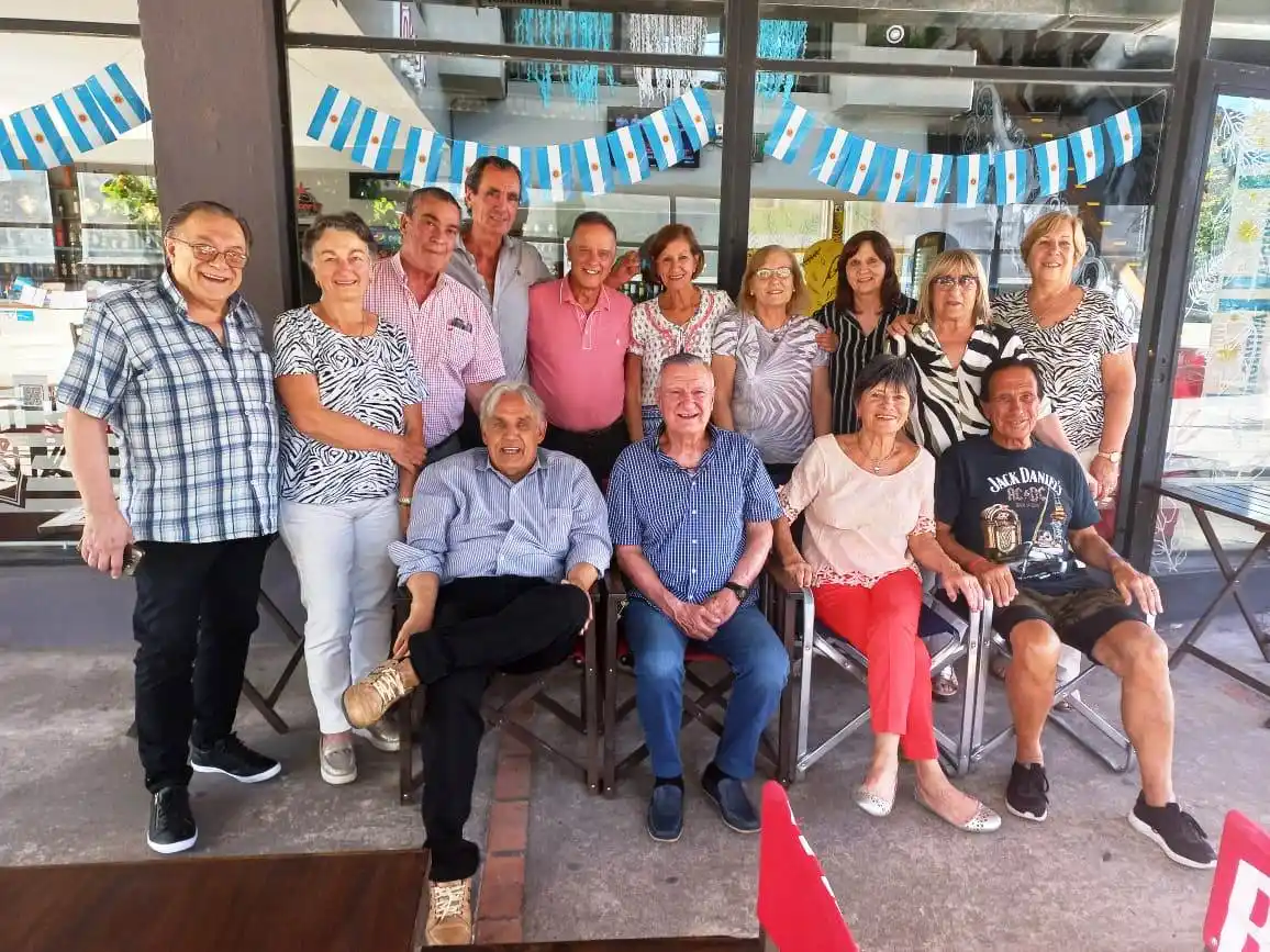 Nuevo encuentro de egresados 1964