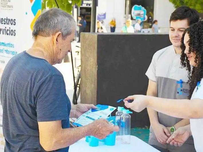 Concientizaron sobre el cáncer de colon desde
el Centro de Medicina Nuclear y Radioterapia