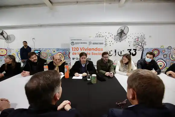 Axel Kicillof presentó un proyecto para la construcción de 120 viviendas en Berazategui