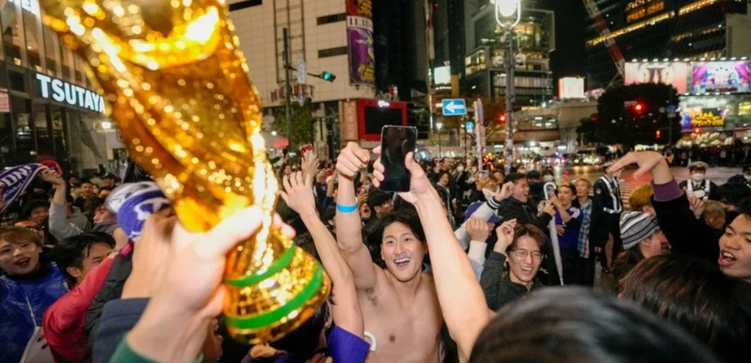 Una particular locura invadió las calles de Tokio tras la victoria de Japón frente a Alemania