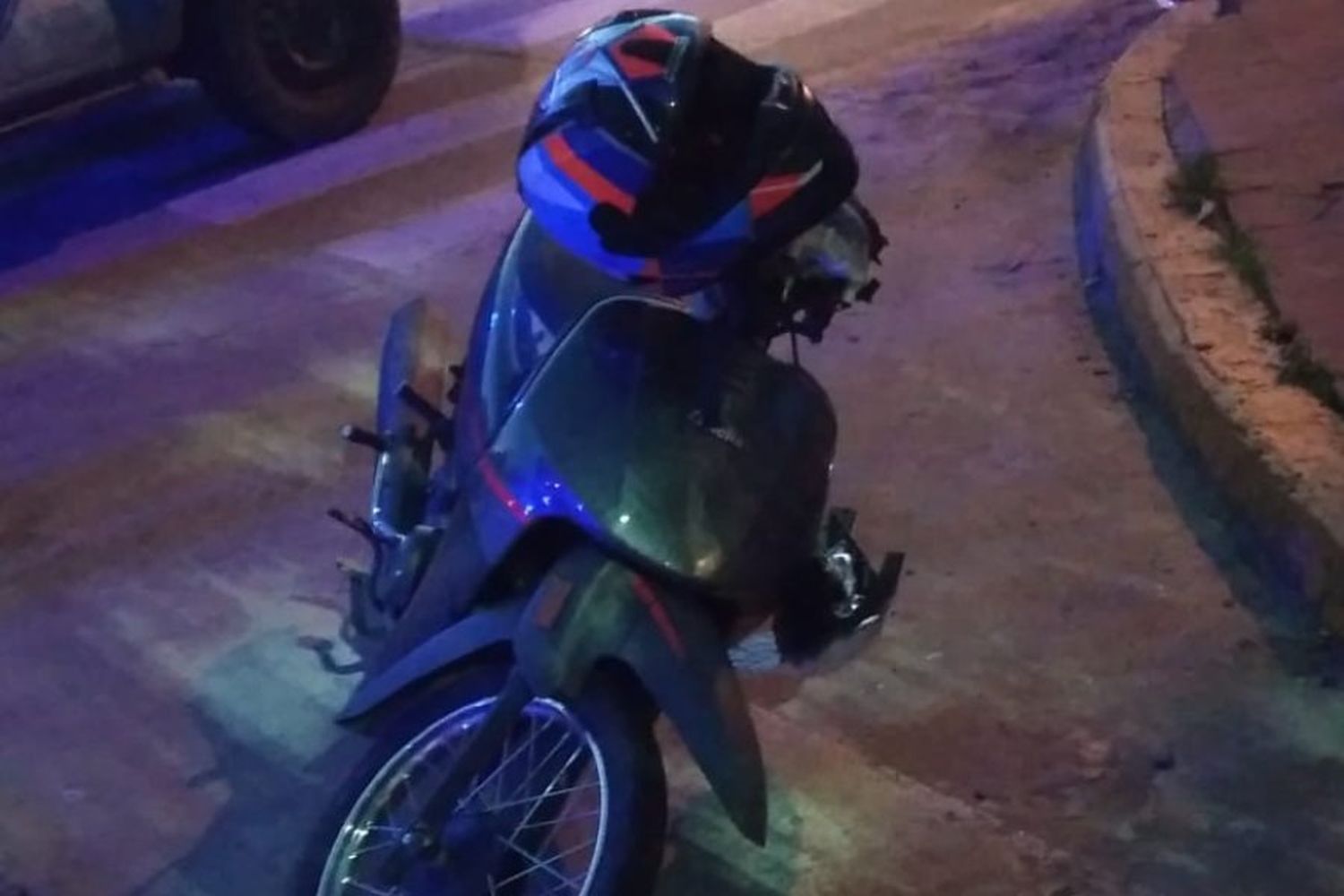 Chocó a otra motocicleta y se dio a la fuga: un joven resultó lesionado