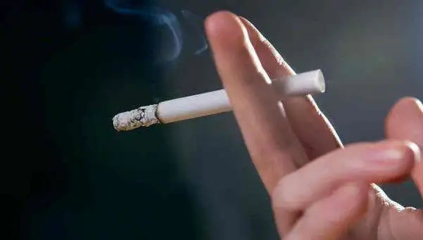 Por aumento de cigarrillos la gente compra “truchos”
