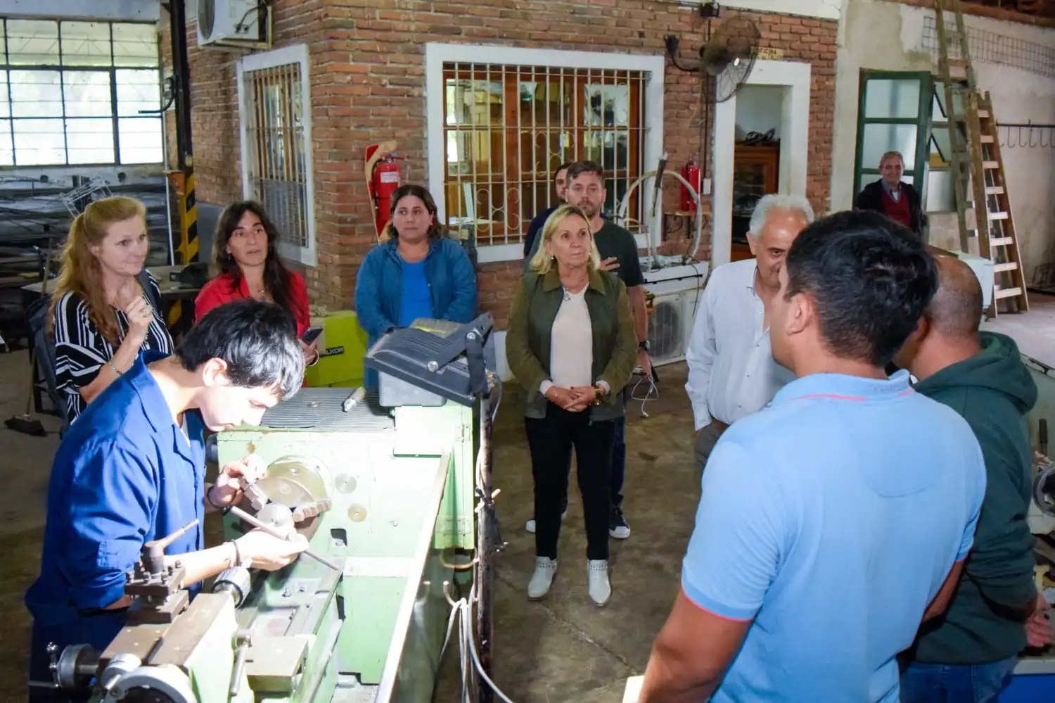 La intendenta junto a las autoridades de la UTN visitaron distintos espacios educativos.