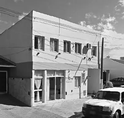 Policía acusado de abuso entre la excarcelación  y la prisión preventiva
