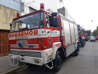 Incendio en el Barrio 140 Viviendas: una casa sufrió daños totales y un hombre tuvo que ser trasladado al hospital