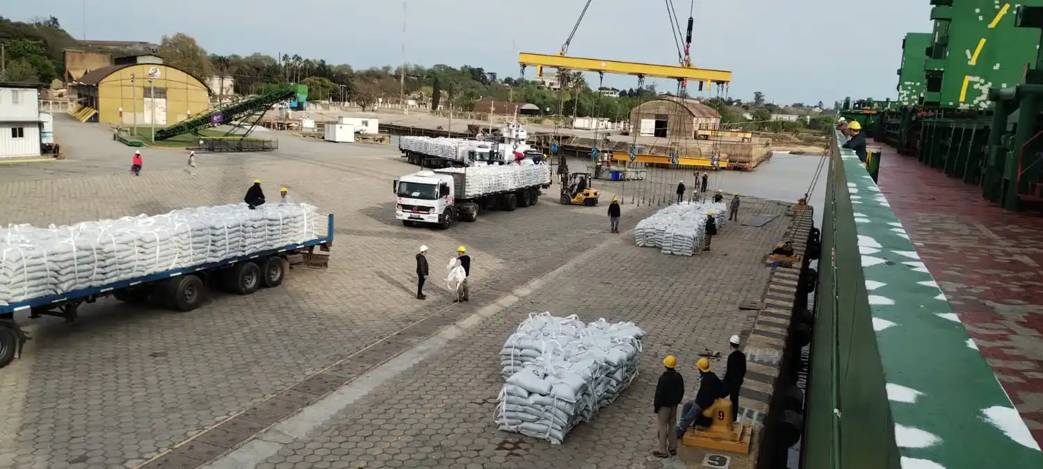 La finalidad era mejorar la operatoria con la colocación de grúas para carga de contenedores.