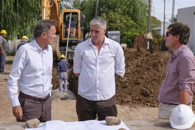El ministro de Infraestructura bonaerense recorrió obras en Navarro.