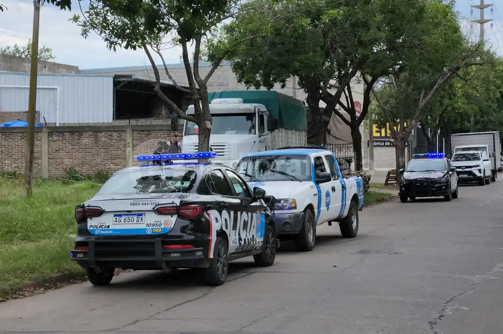 Infraganti: aprovechó un descuido e intentó forzar la puerta de una camioneta