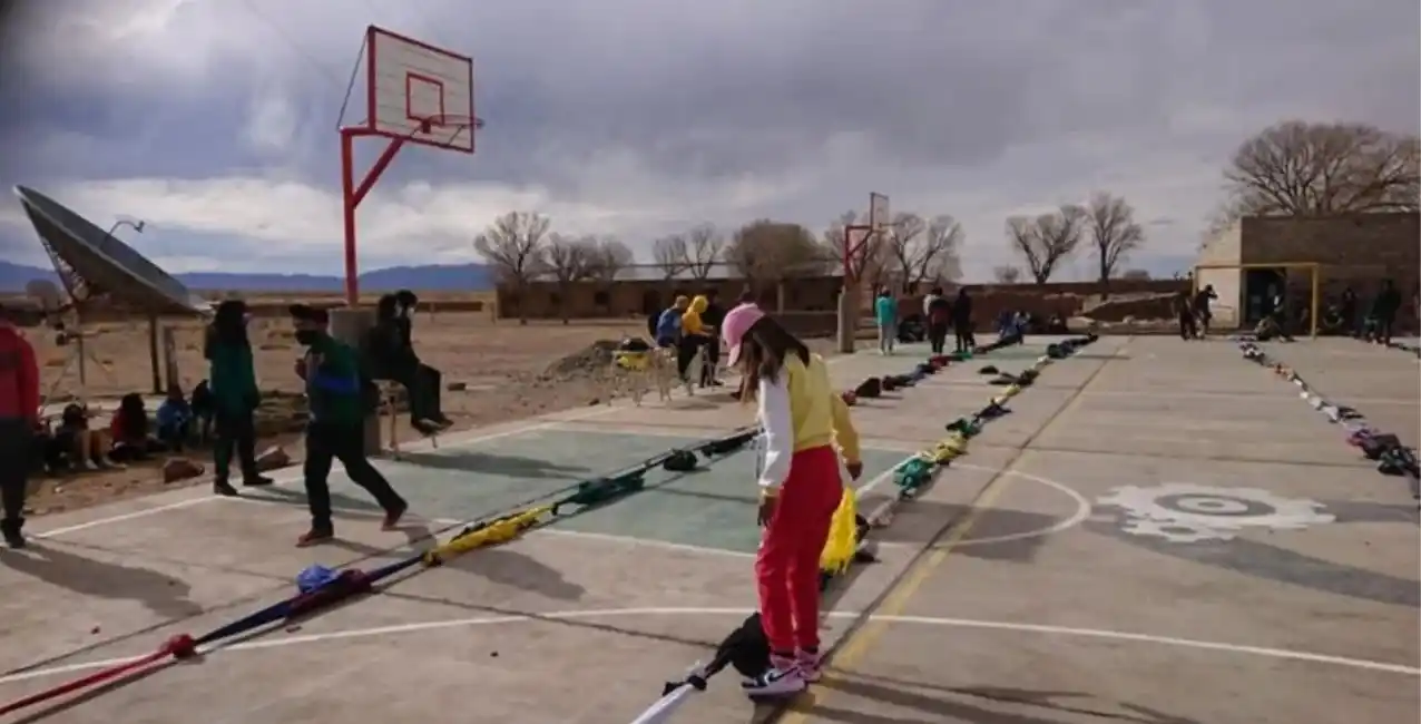 Tragedia: adolescente jugaba al voley, se golpeó la cabeza y falleció