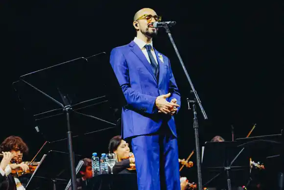 Abel Pintos celebró el Día de la Independencia junto cientos de niños