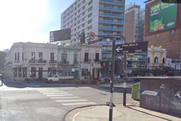 Denunciaba un caso de violencia de género, rompió una vidriera céntrica con un adoquín y fue detenida