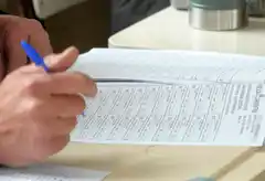 Los equipos de campaña definen las estrategias para el debate de candidatos