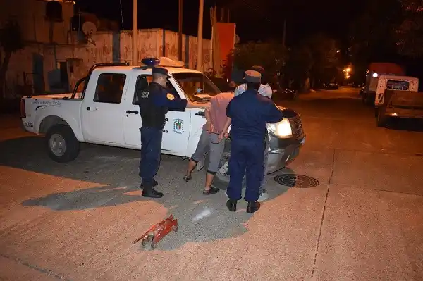 Dos jóvenes detenidos por llevar un gato que se sospechó como robado