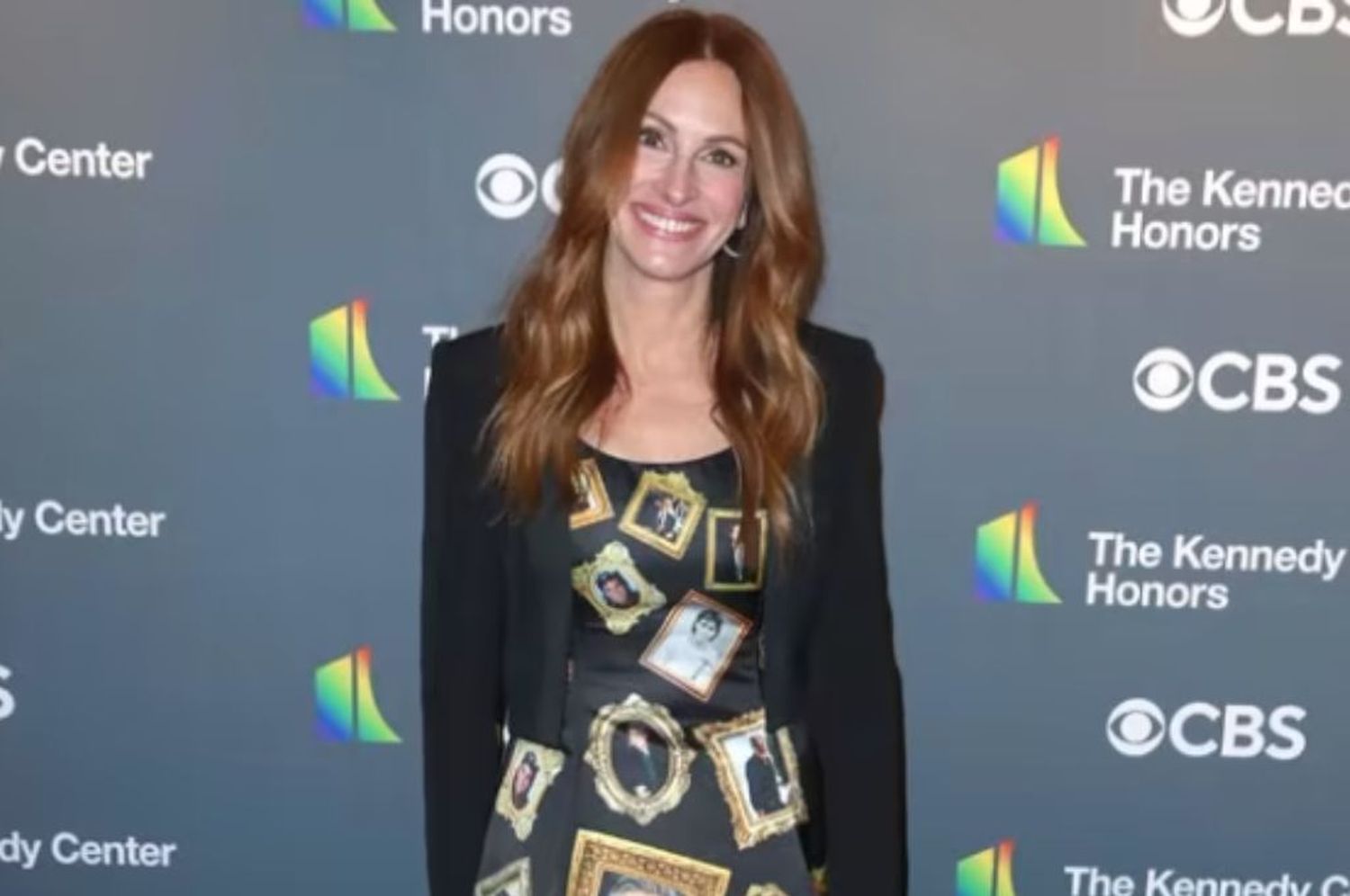 Un “álbum de fotos”: mirá el sorprendente vestido de Julia Roberts en homenaje a George Clooney