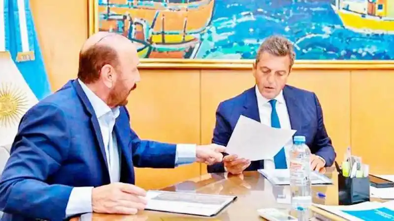 El peronismo avanza en la conformación 
de una Comisión de Acción Política