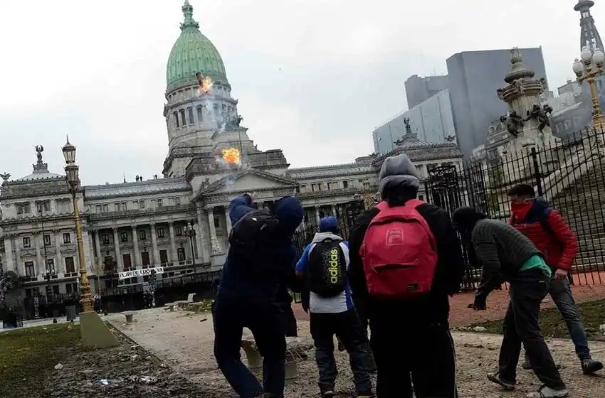 Será revocada la residencia de los cuatro extranjeros detenidos