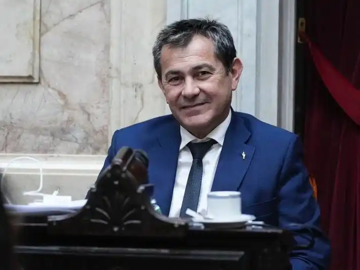 “Basualdo festeja políticas que 
nos retrotraen a la Dictadura”