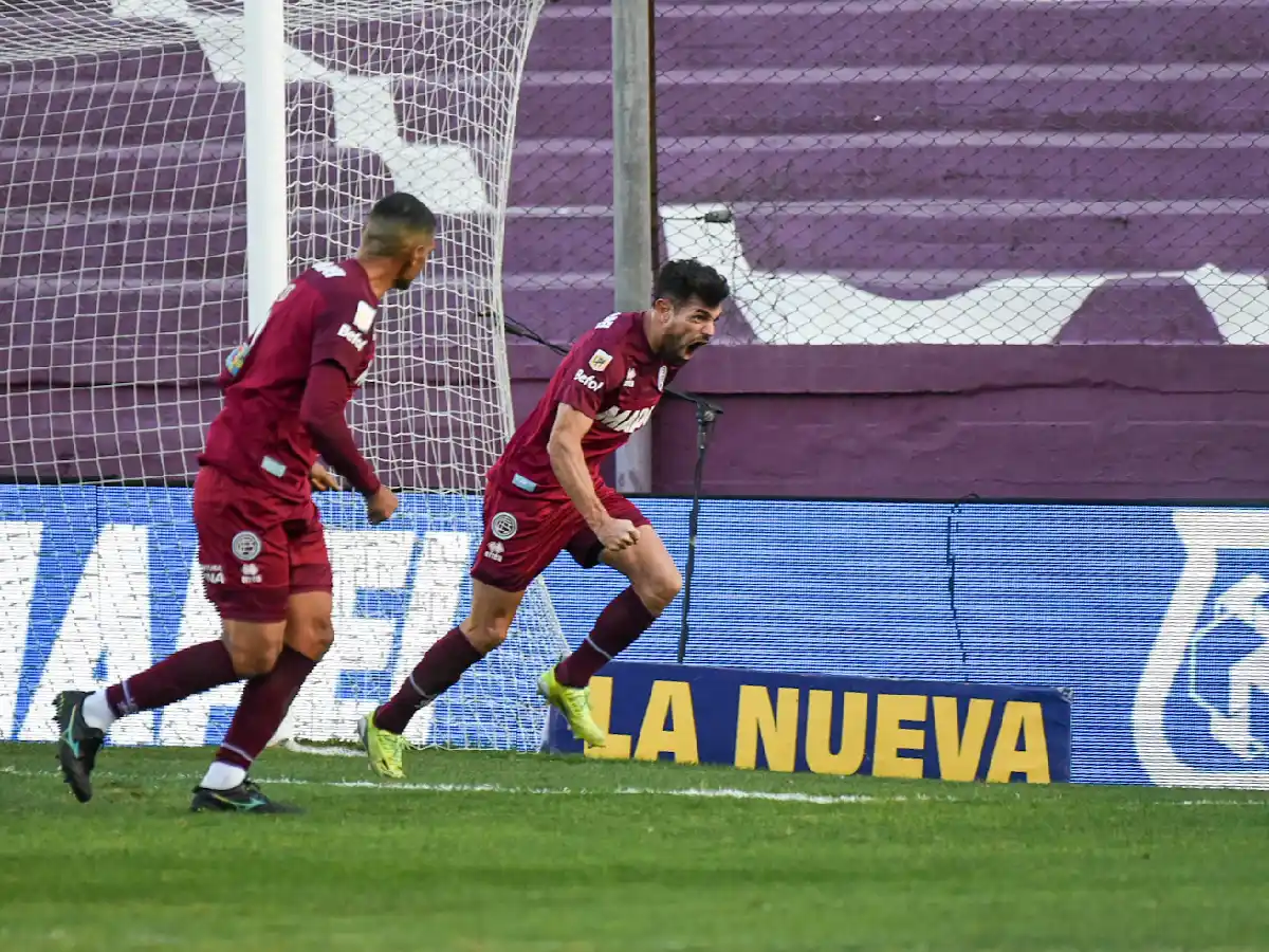 El “Laucha” Acosta sigue en Lanús hasta 2024