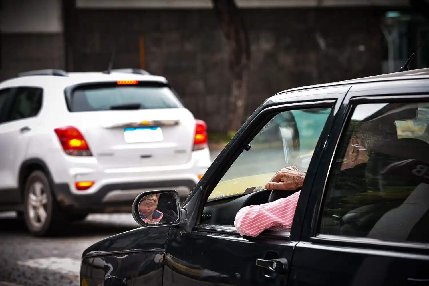 El cielo permanecerá mayormente nublado durante el viernes.