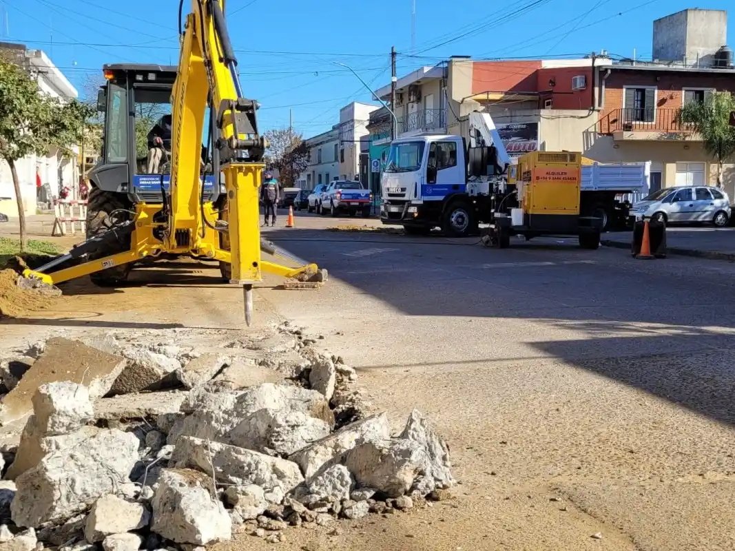 Realizan reparaciones por 35 metros de cloaca dañada en Del Valle y Rucci