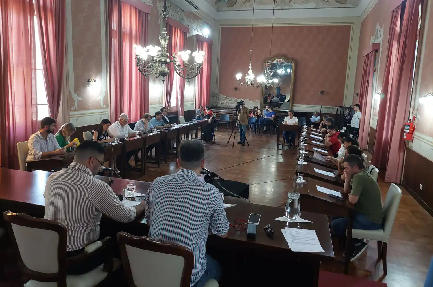 La sesión previa a las elecciones duró apenas 16 minutos.