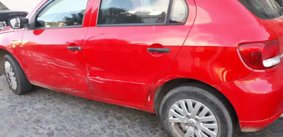 Le chocaron el auto, huyeron y ahora deberá abonar más de 30 mil pesos para repararlo