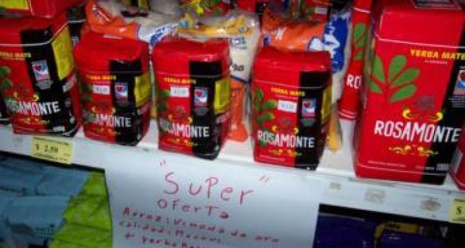 Investigan la venta de yerba de “promoción”