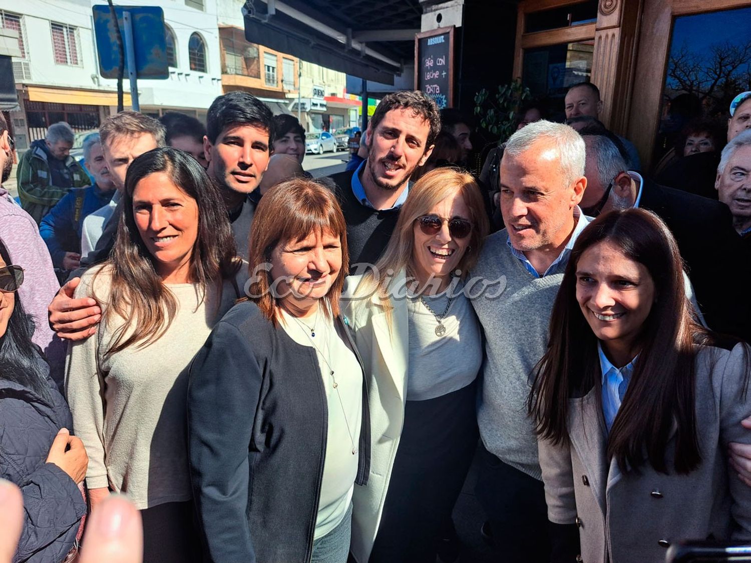 Patricia Bullrich, junto a Martín Migueles, Damián Unibaso, Eugenia Vallota, Dolores Souto, Rodrigo Irigoyen y Marcela Abete