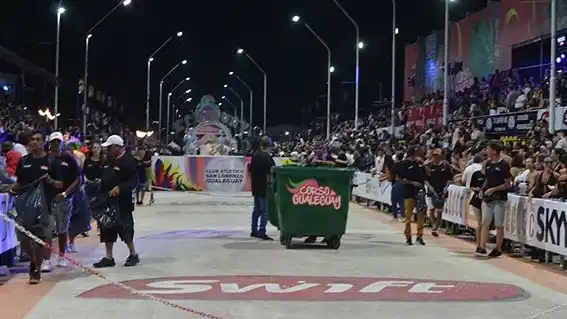 Una persona denuncia que no lo dejaron entrar al Corso por usar pantalón deportivo