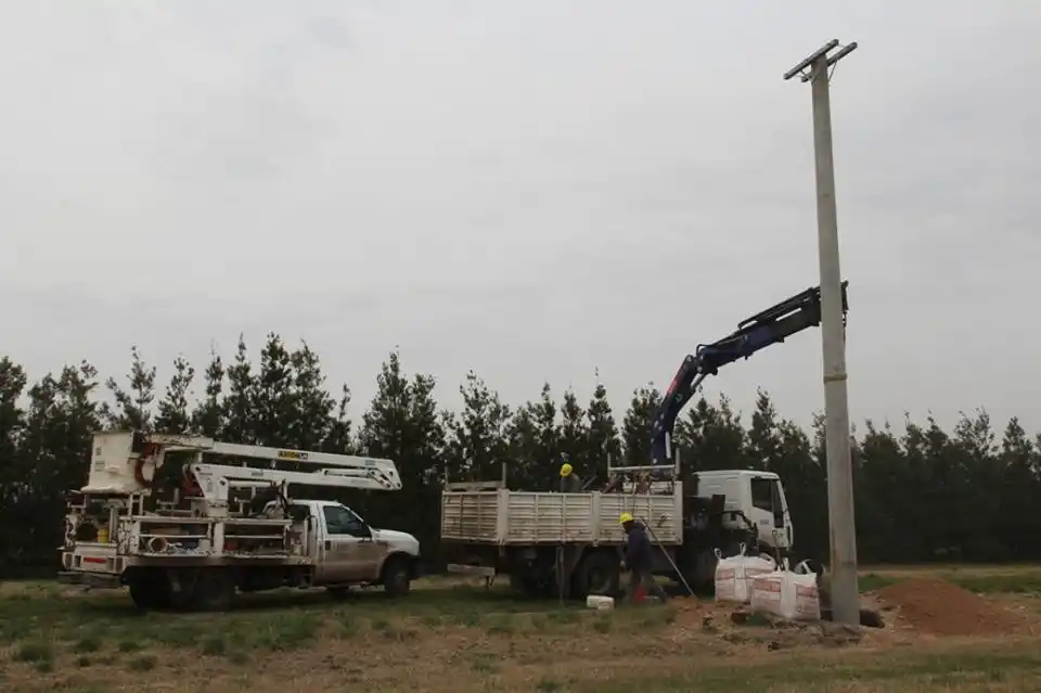 LOBERIA: Obras para llevar electricidad al Parque Industrial
