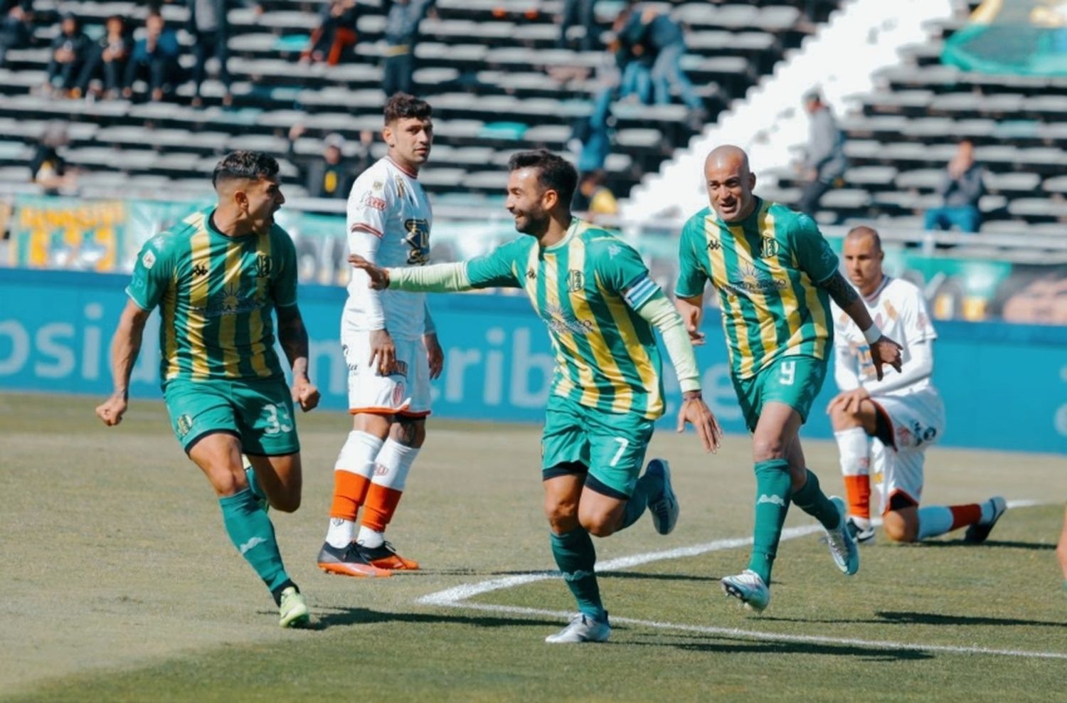 Aldosivi ganó con justicia y se aferra a la ilusión de seguir en Primera