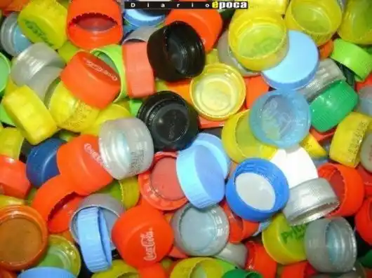 Acopian las tapitas para reciclarlas