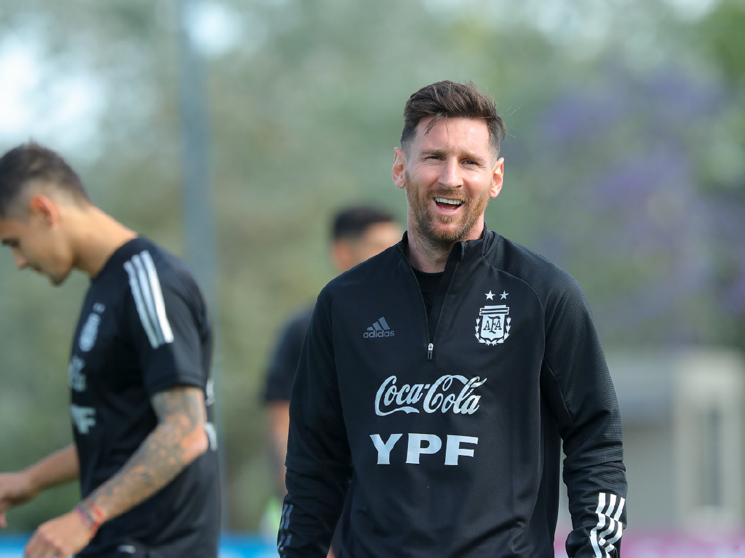 Messi se entrenó a la par del grupo y podría ser titular