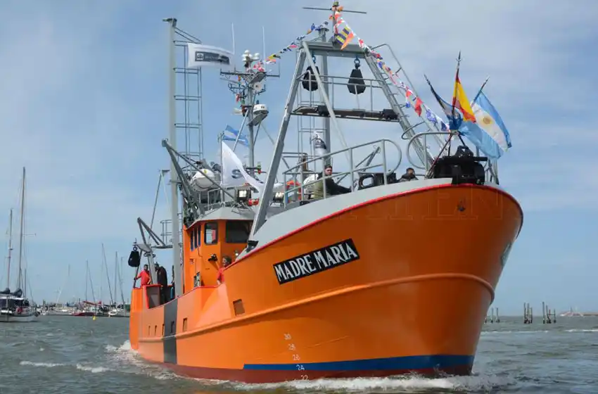Se realizó en el Puerto la botadura del buque pesquero “Madre María”