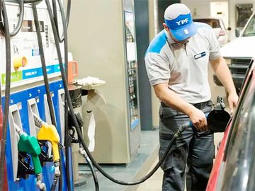 Nafta y gasoil: las rebajas del 10% al 30% que ofrecen YPF,  Shell, Axion y Puma