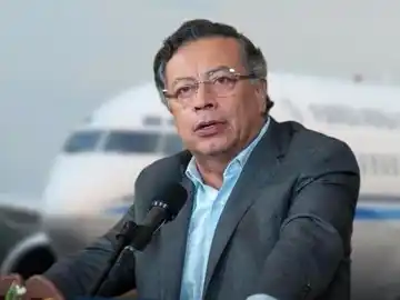 En ESPAÑA niegan combustible para el avión de Petro por estar en la "LISTA CLINTON"