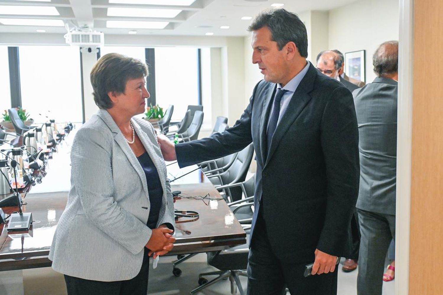 El FMI exige un mayor ajuste en salarios públicos y jubilaciones, y más suba de tarifas