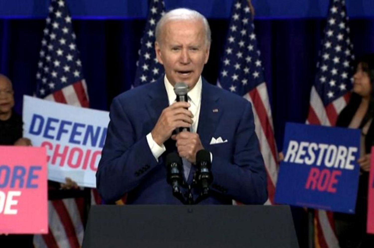 A 50 años del histórico fallo, Biden anunció medidas para facilitar el aborto