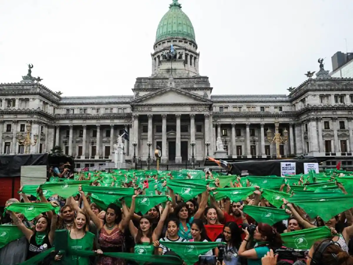 Enviarán al Congreso los proyectos de legalización del aborto y el "Plan de los Mil Días"