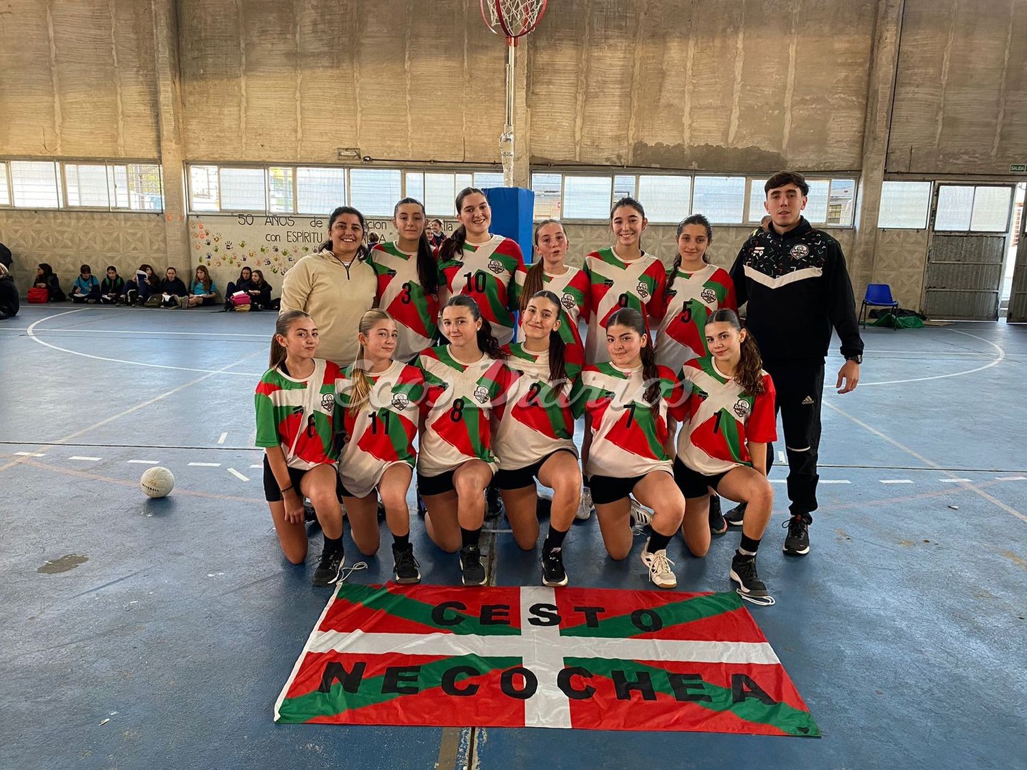 Equipo. La Sub-17 de Cestoball Necochea que compitió en la Liga Nacional