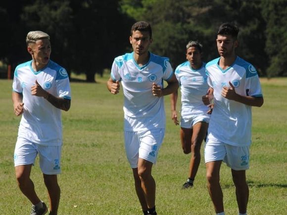 Alejo Macelli, de pretemporada con Defensores Unidos de Zárate bajo las órdenes de “Mostaza” Merlo